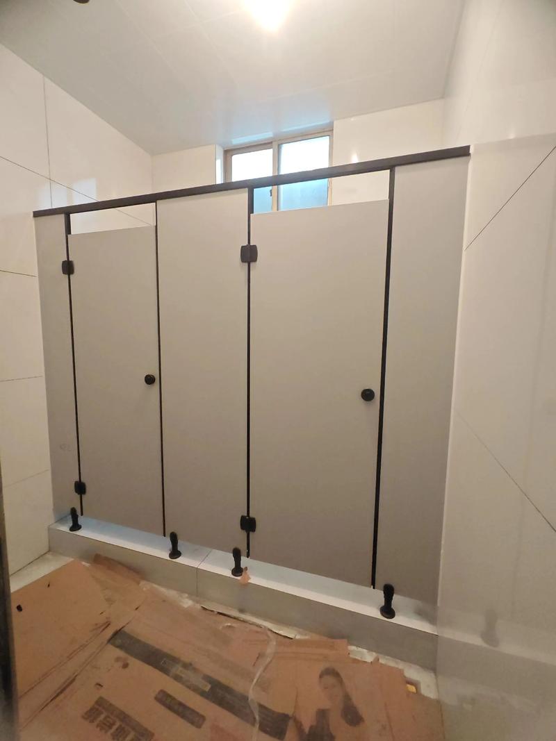 專業定制無錫公共衛生間隔斷，打造安全、美觀、實用的空間